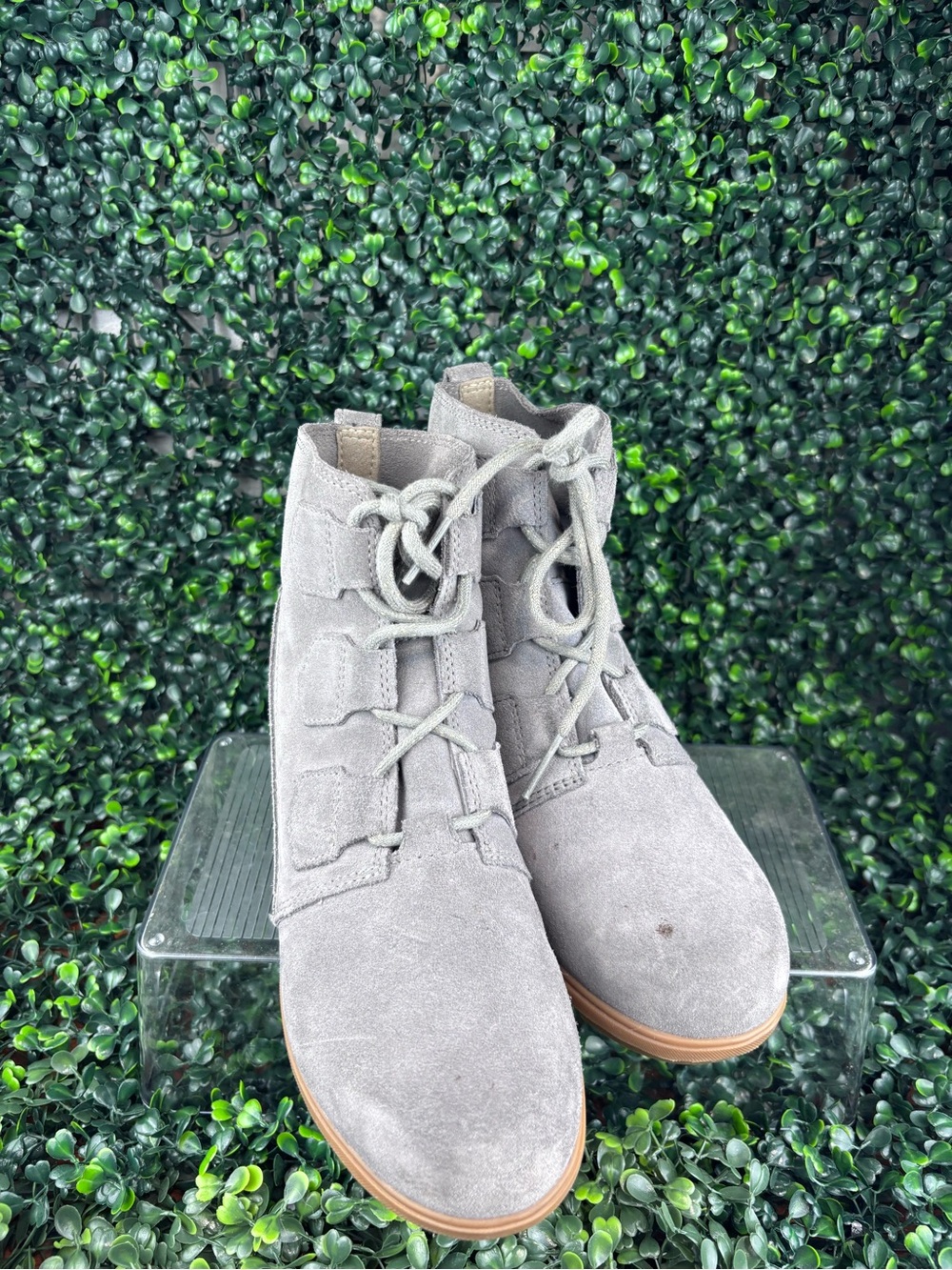 Sorel Light Gray Suede Lace-Up Ankle Booties Size 8.5 Woman